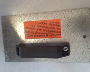 External cover w/ puller for automatic discharger